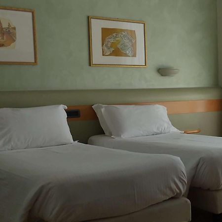 Best Western Hotel Leonardo Da Vinci إيربا المظهر الخارجي الصورة