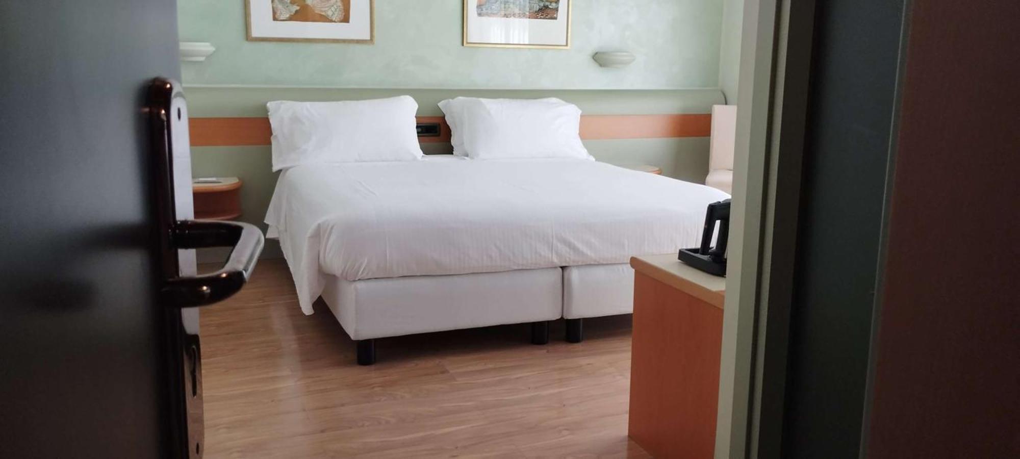 Best Western Hotel Leonardo Da Vinci إيربا المظهر الخارجي الصورة