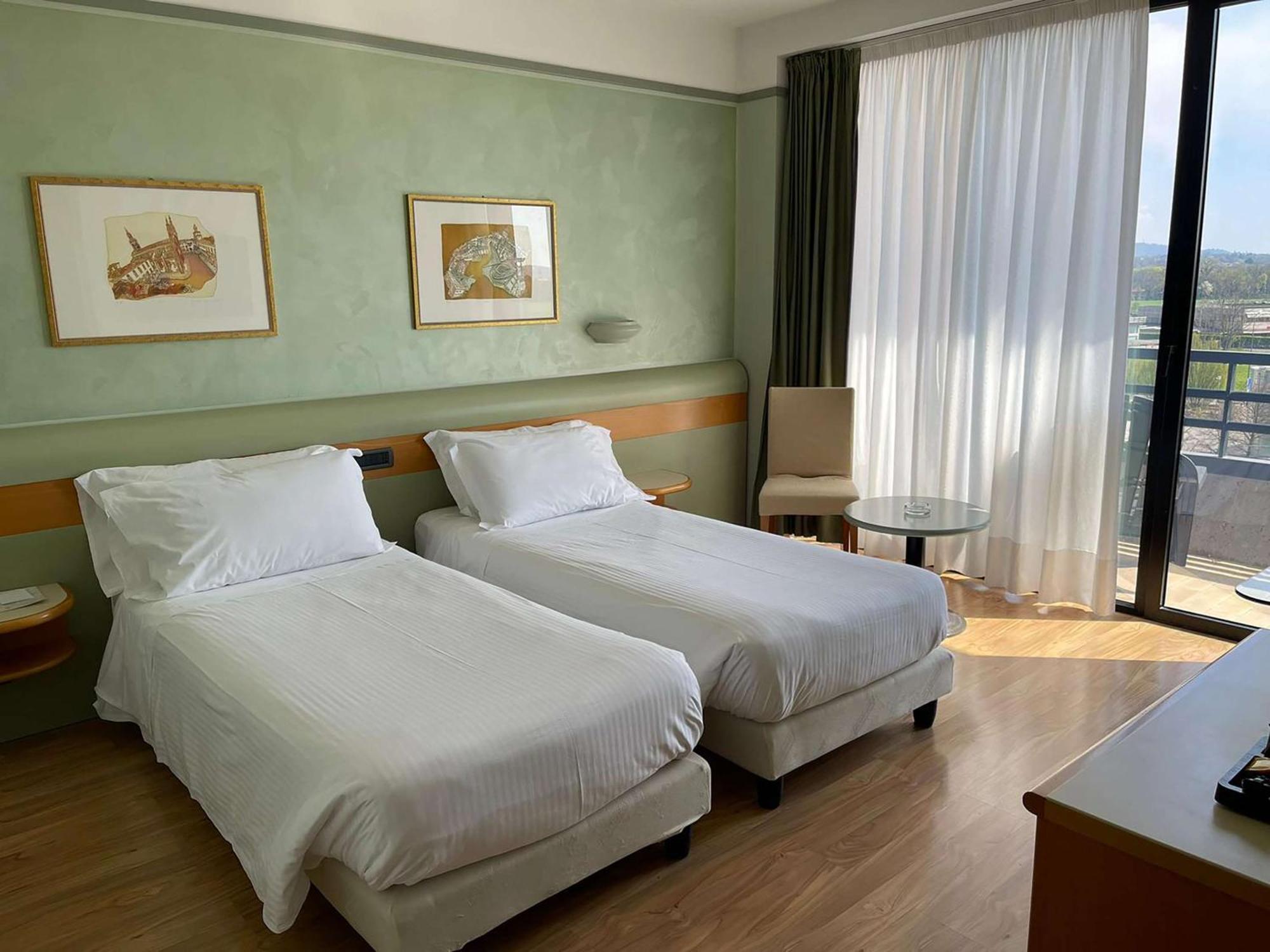 Best Western Hotel Leonardo Da Vinci إيربا المظهر الخارجي الصورة